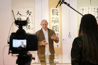 Making a documentary for the CCTV channel took place at the Contemporary Museum of Calligraphy