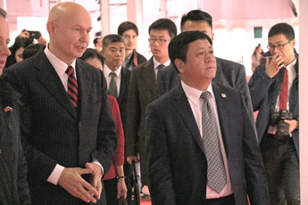中国驻俄罗斯特命全权大使张汉晖参观“伟大的中国书法与国画”展览