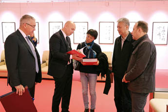 中国大使馆代表团对“伟大的中国书法与国画展览”的高水平筹备工作表示赞赏