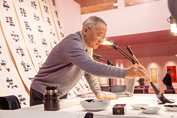 Мастер-класс Юань Пу на выставке «Великая китайская каллиграфия и живопись»