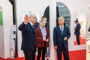 Лучший каллиграф Республики Корея, профессор Ким Бён Ги, побывал в Современном музее каллиграфии