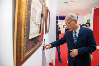 韩国著名书法大师金炳基参观了现代书法博物馆