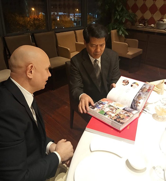 Директор Современного музея каллиграфии провел встречу со специальным представителем правительства КНР по делам Евразии Ли Хуэем