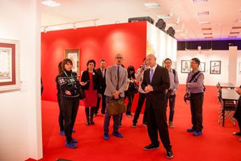 Alexey Shaburov gave a tour of Contemporary Museum of Calligraphy for Chinese journalists 