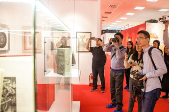 Алексей Шабуров провел экскурсию в Современном музее каллиграфии для китайских журналистов
