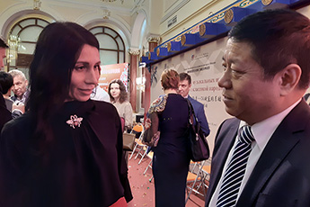 Olga Shaburova, the Deputy Director of the Contemporary Museum of Calligraphy, and Mr. Zhang Hanhui, the Ambassador Extraordinary and Plenipotentiary of China to Russia