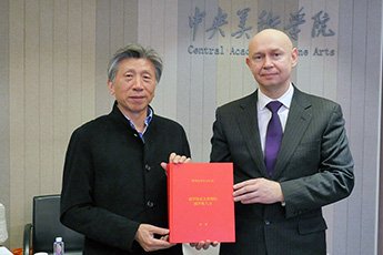 Director of Contemporary Museum of Calligraphy Alexey Shaburov met with Fan Dian, Chairman of the All-China Association of Writers and Artists, in Beijing