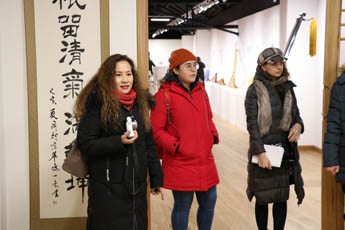 莫斯科华人华侨联合会前主席访问索科利尼基会展中心博物馆