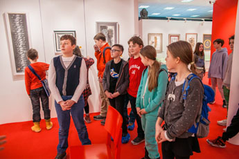 В Музее мировой каллиграфии продолжаются экскурсии для школьников