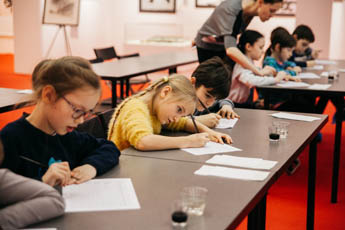 Ученики московских школ с большим интересом посещают экскурсии в Музее мировой каллиграфии
