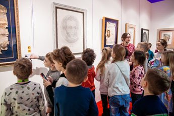 世界书法博物馆为莫斯科中学的孩子们举办了一次参观及大师班活动
