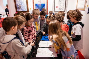 世界书法博物馆为莫斯科中学的孩子们举办了一次参观及大师班活动
