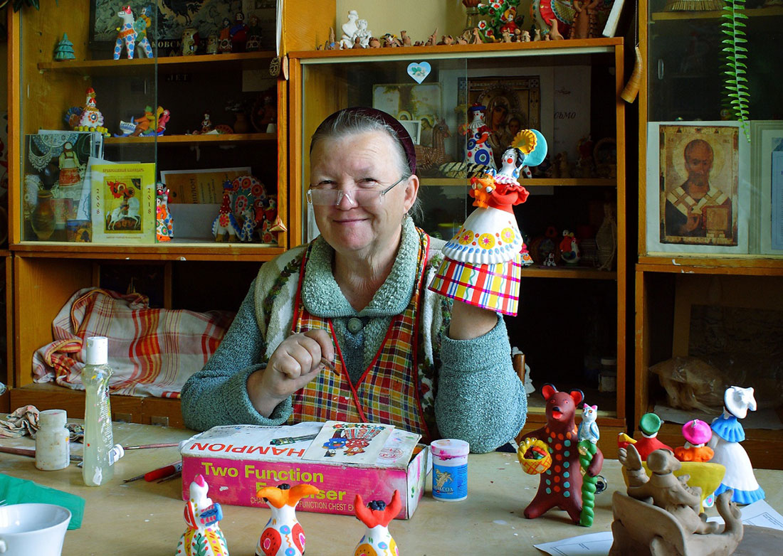 德姆科沃玩具博物馆为其最年长的女工匠祝寿。摄影者谢•戈洛瓦（2009）。
