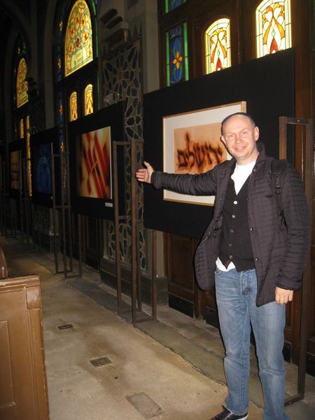 Prague admiring the works of Michel D'Anastasio